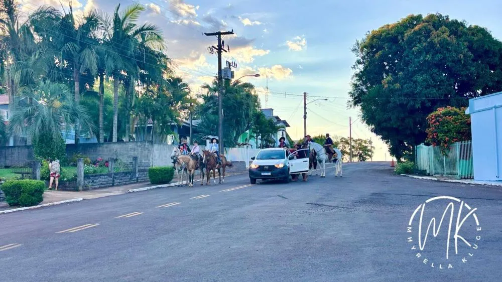 Cavaleiros do CTG Querência Gaúcha realizam a 4ª Cavalgada do Bem em prol do Hospital Santo Antônio