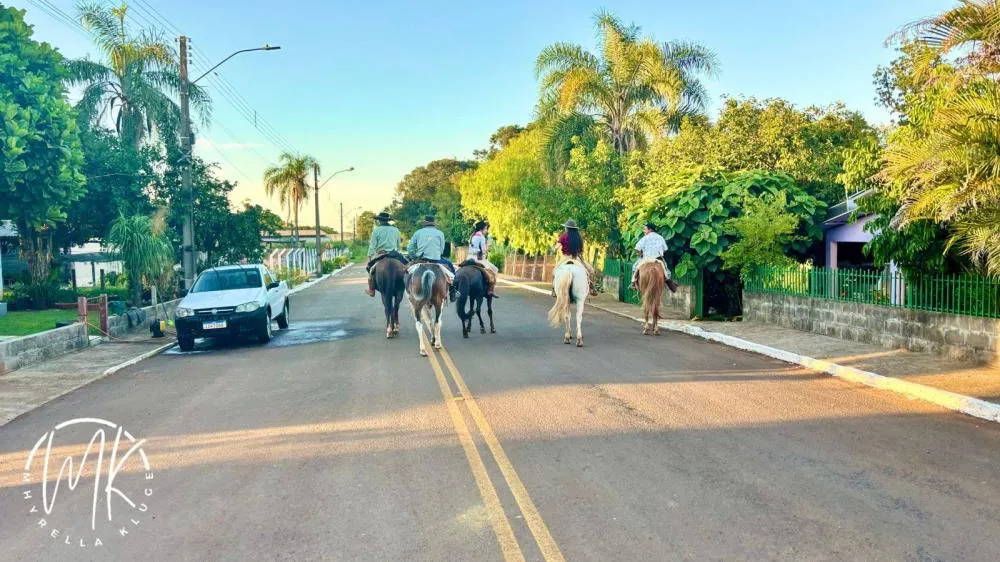 Cavaleiros do CTG Querência Gaúcha realizam a 4ª Cavalgada do Bem em prol do Hospital Santo Antônio