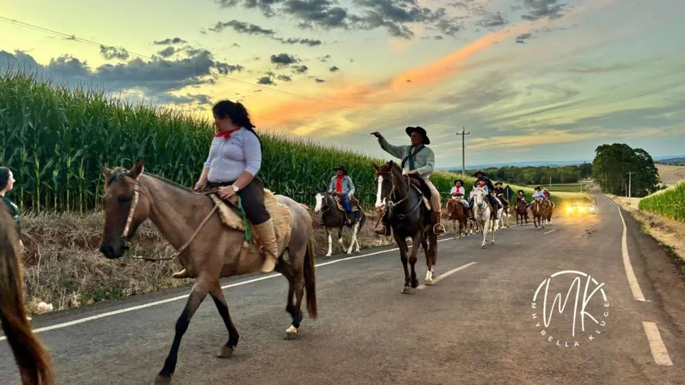 Cavaleiros do CTG Querência Gaúcha realizam a 4ª Cavalgada do Bem em prol do Hospital Santo Antônio
