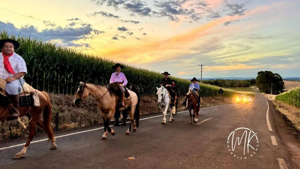 Cavaleiros do CTG Querência Gaúcha realizam a 4ª Cavalgada do Bem em prol do Hospital Santo Antônio