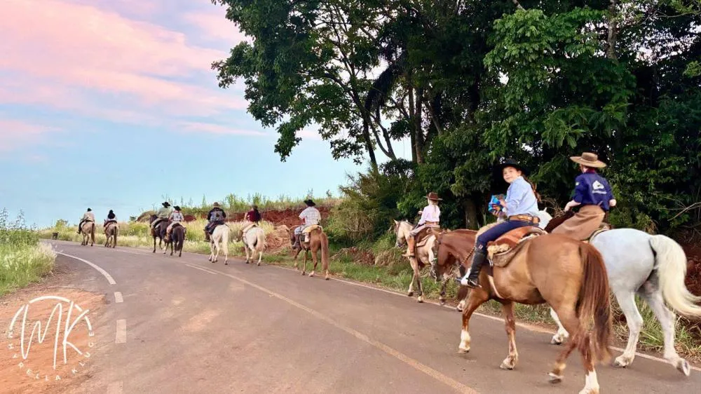 Cavaleiros do CTG Querência Gaúcha realizam a 4ª Cavalgada do Bem em prol do Hospital Santo Antônio