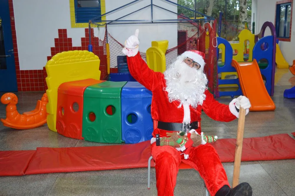 Escola Meu Primeiro Passo Recebe Visita do Papai Noel em Derrubadas