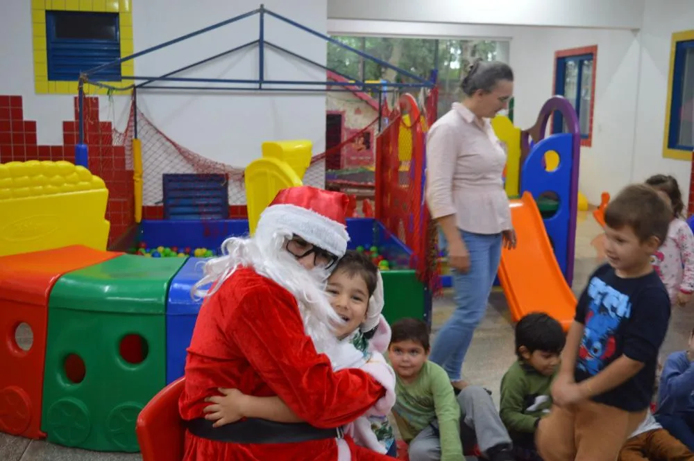 Escola Meu Primeiro Passo Recebe Visita do Papai Noel em Derrubadas