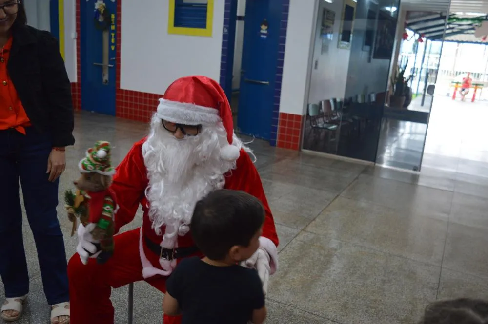 Escola Meu Primeiro Passo Recebe Visita do Papai Noel em Derrubadas
