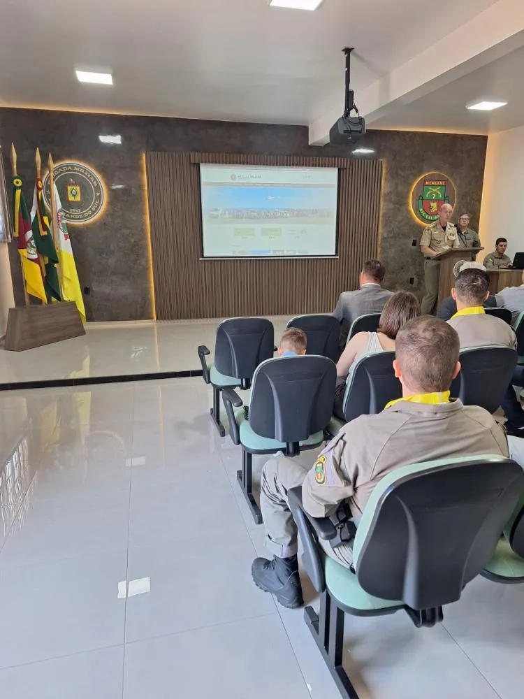 Brigada Militar realiza formatura de entrega de comendas do CRPO/FNO no 7º BPM