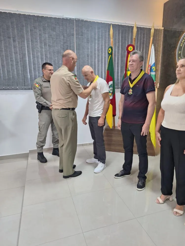 Brigada Militar realiza formatura de entrega de comendas do CRPO/FNO no 7º BPM