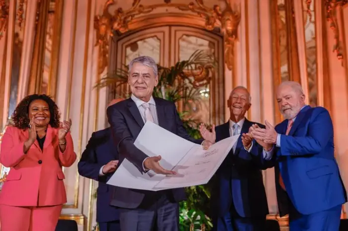 Chico Buarque recebeu o prêmio ao lado dos presidentes Lula e Marcelo Rebelo de Sousa, de Portugal - Ricardo Stuckert PR