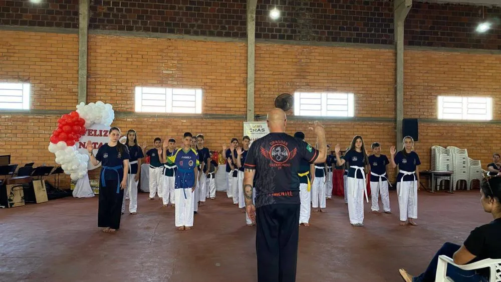 Encerramento do Programa Família Feliz reúne famílias em momento de integração