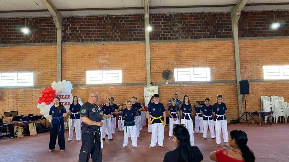 Encerramento do Programa Família Feliz reúne famílias em momento de integração