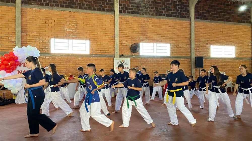 Encerramento do Programa Família Feliz reúne famílias em momento de integração