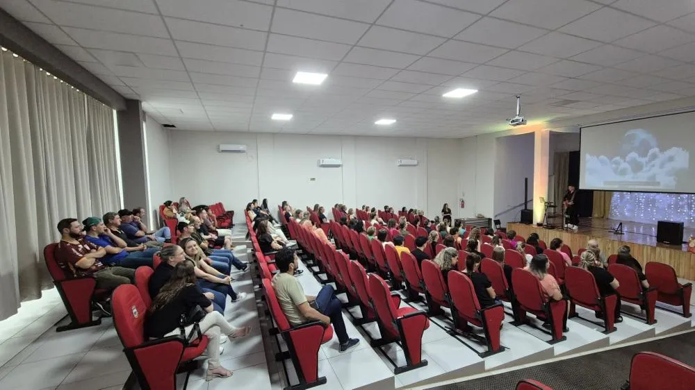 Formação marca encerramento do ano letivo e apresenta calendário de 2026 em Derrubadas