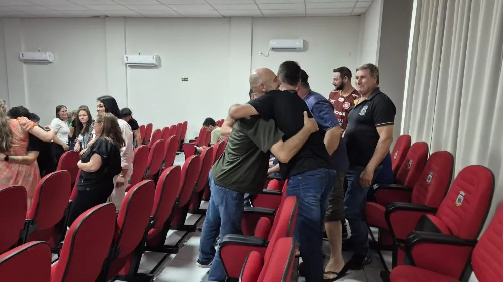Formação marca encerramento do ano letivo e apresenta calendário de 2026 em Derrubadas