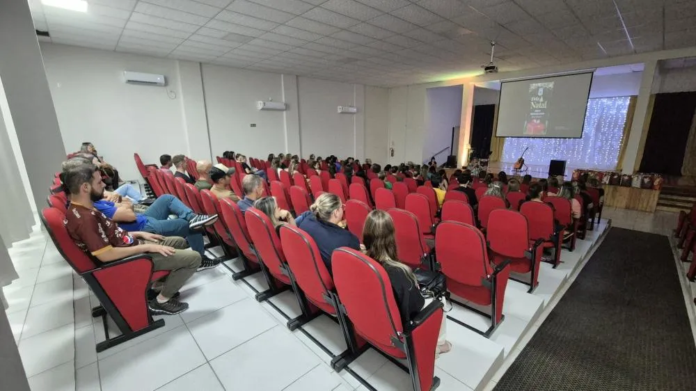 Formação marca encerramento do ano letivo e apresenta calendário de 2026 em Derrubadas