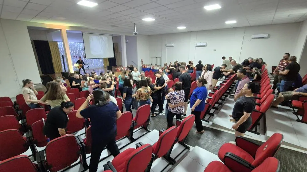 Formação marca encerramento do ano letivo e apresenta calendário de 2026 em Derrubadas