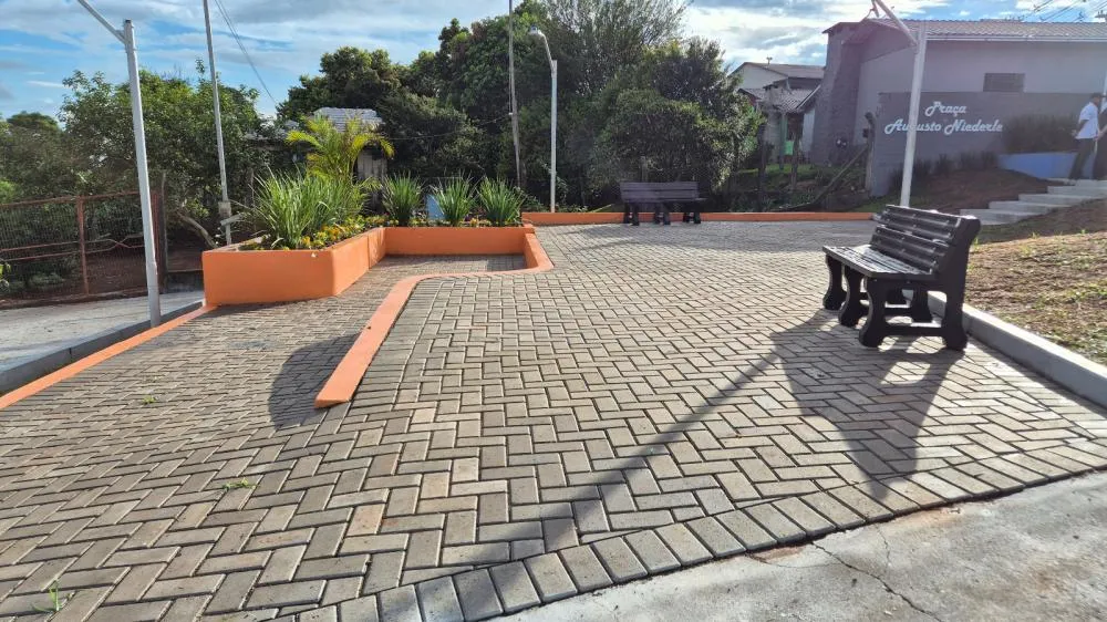 Praça Augusto Niederle é inaugurada e amplia áreas de convivência em Tenente Portela
