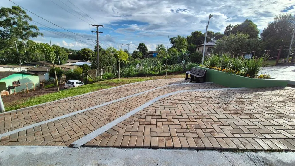 Praça Augusto Niederle é inaugurada e amplia áreas de convivência em Tenente Portela