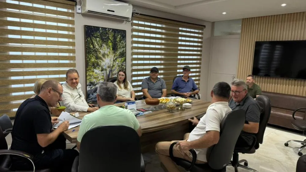 Prefeito Rosemar Sala recebe secretário estadual Edivilson Brum em Tenente Portela