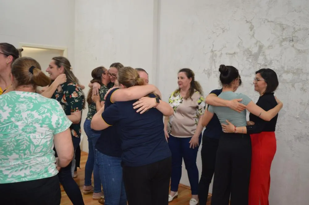 Palestra sobre motivação e afeto integra formação continuada da Educação em Derrubadas
