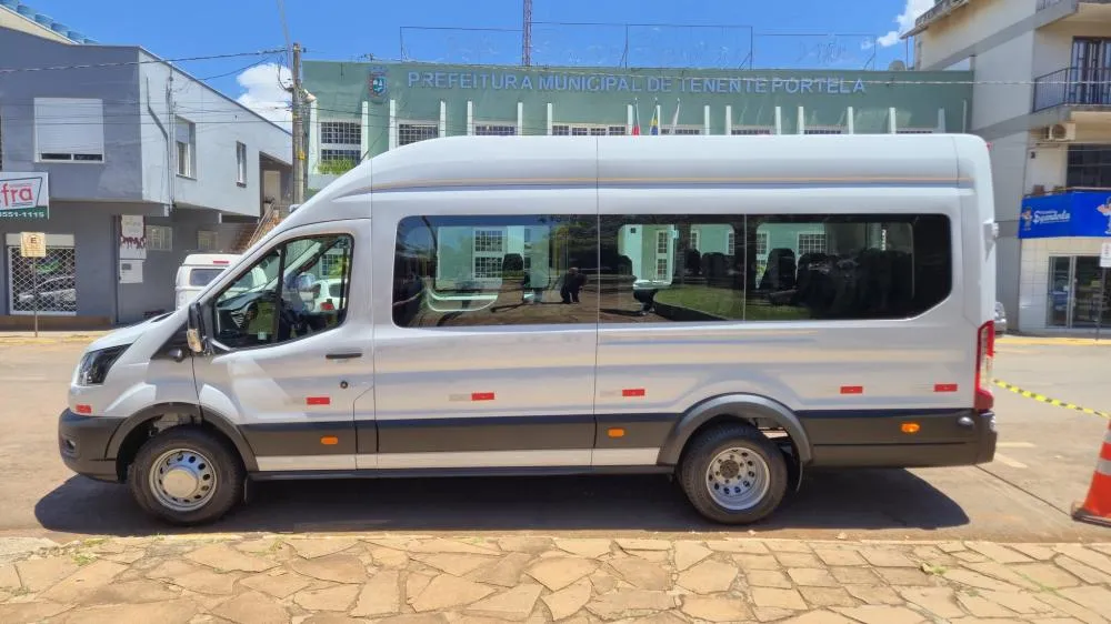 Prefeitura de Tenente Portela adquire van para transporte de pacientes da saúde