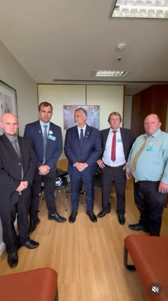 Da esquerda para direta, o vereador Márcio Concenski, o prefeito Valcier Balestrin, o deputado Paulo Pimenta, o presidente da Câmara Municipal de Vereadores Gelci Luis Paschoali e o vereador Anibaldo Brietzke. Foto: Divulgação/Ascom