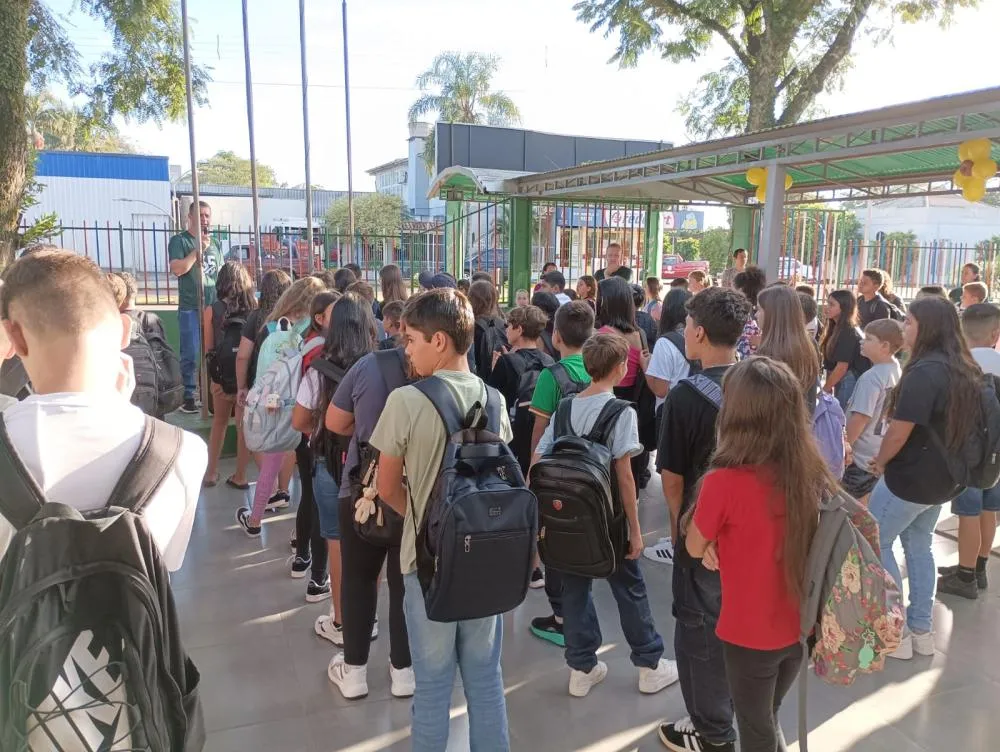 Ano letivo de 2026 inicia com mais de mil alunos nas escolas estaduais de Tenente Portela
