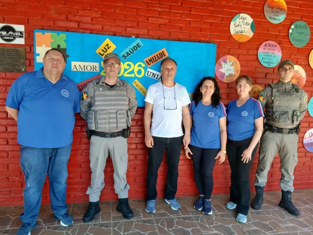 Em visita a Escola Estadual de Educação Básica Professora Cléia Salete Dalberto. Fotos: Efetivo 7º BPM
