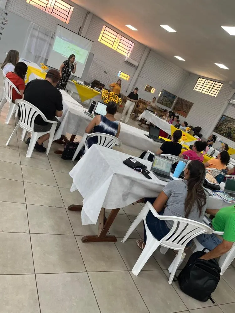 Formação pedagógica marca início da implantação do Sistema Aprende Brasil em Barra do Guarita