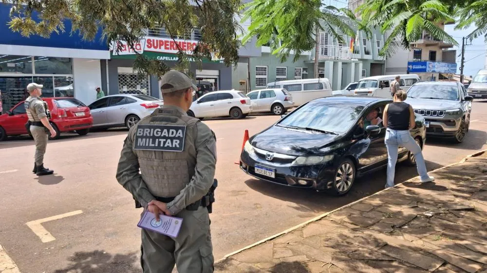 Pedágio educativo mobiliza comunidade no combate à violência contra a mulher em Tenente Portela
