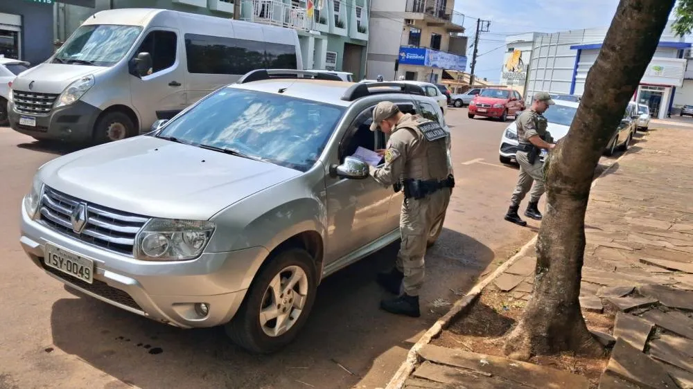 Pedágio educativo mobiliza comunidade no combate à violência contra a mulher em Tenente Portela