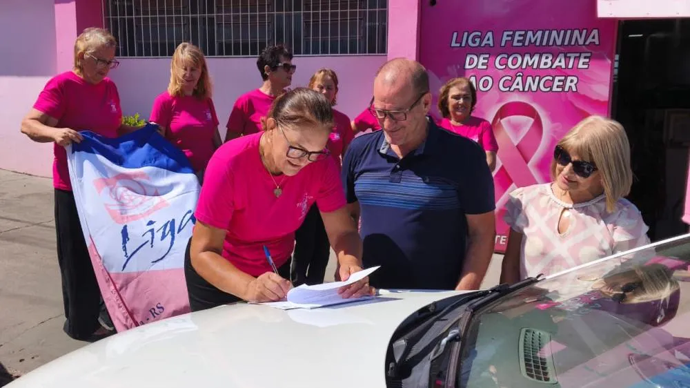 Prefeitura de Tenente Portela oficializa entrega de veículo à Liga Feminina de Combate ao Câncer