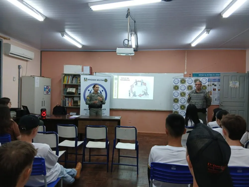 Brigada Militar realiza palestra sobre violência contra a mulher em São Martinho
