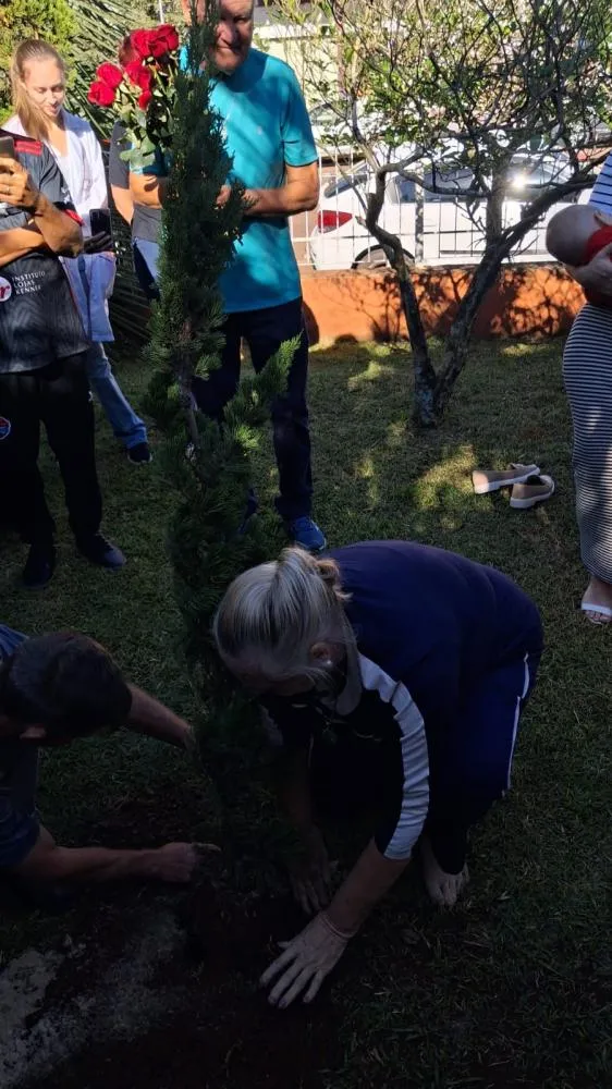 Presidente do HSA celebra 19 anos de dedicação com homenagem e plantio de árvore em Tenente Portela