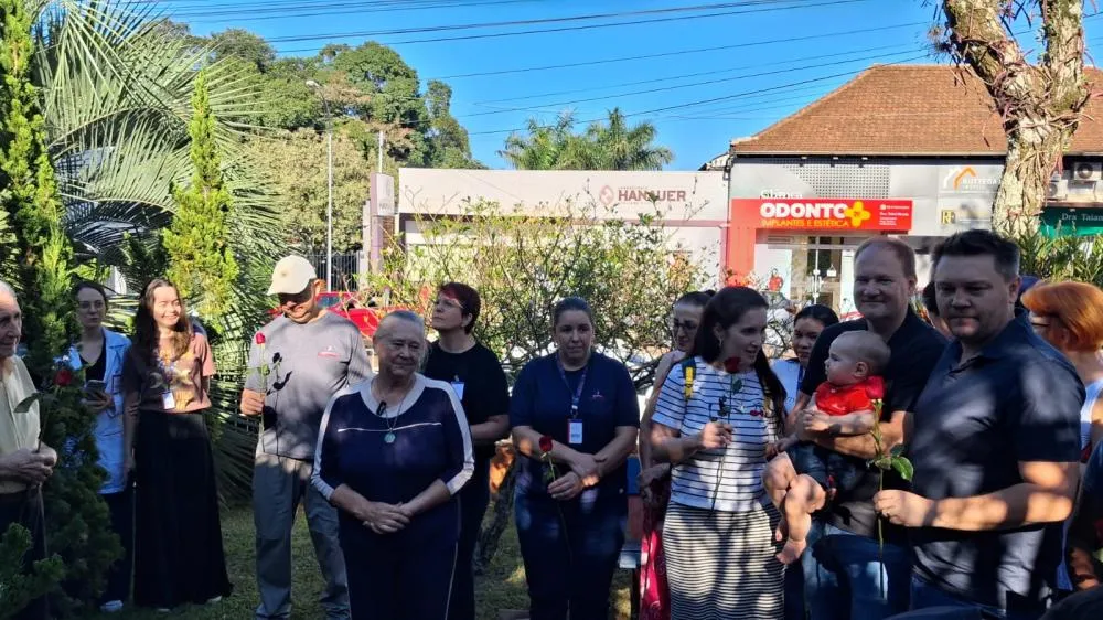 Presidente do HSA celebra 19 anos de dedicação com homenagem e plantio de árvore em Tenente Portela