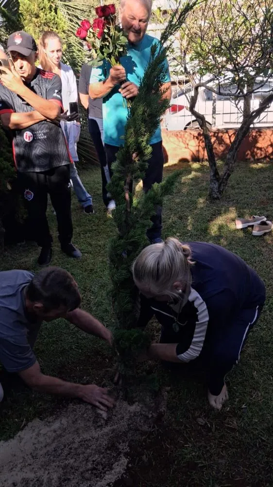 Presidente do HSA celebra 19 anos de dedicação com homenagem e plantio de árvore em Tenente Portela