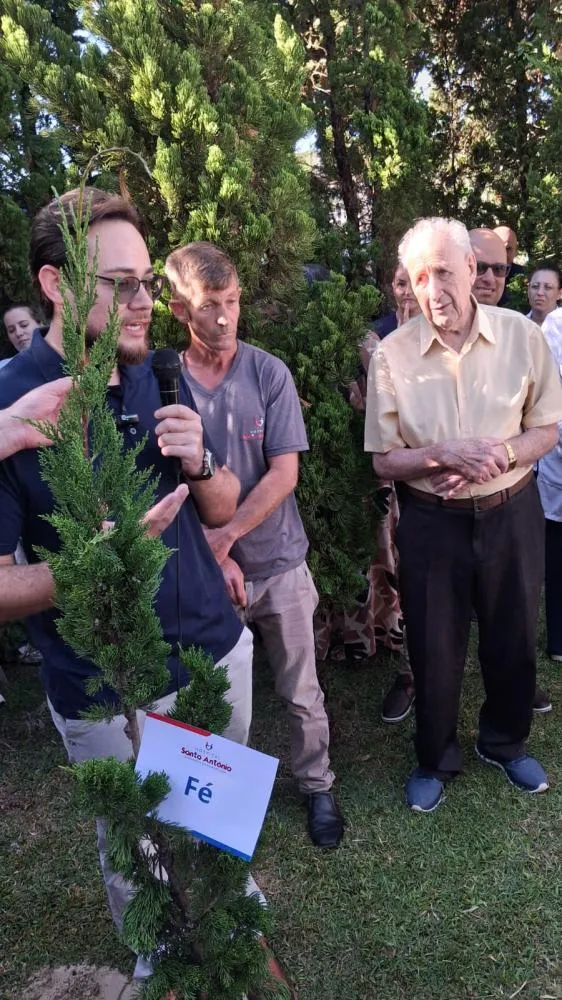 Presidente do HSA celebra 19 anos de dedicação com homenagem e plantio de árvore em Tenente Portela