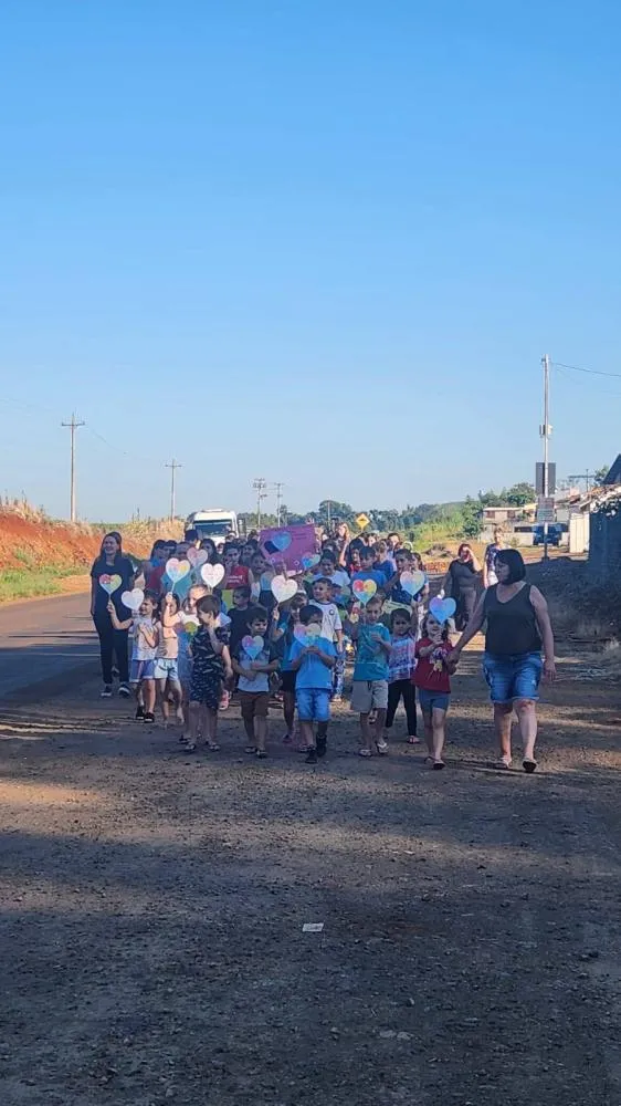 Escola Municipal Nelso Piccinini realiza caminhada de conscientização sobre o autismo em Vista Gaúcha