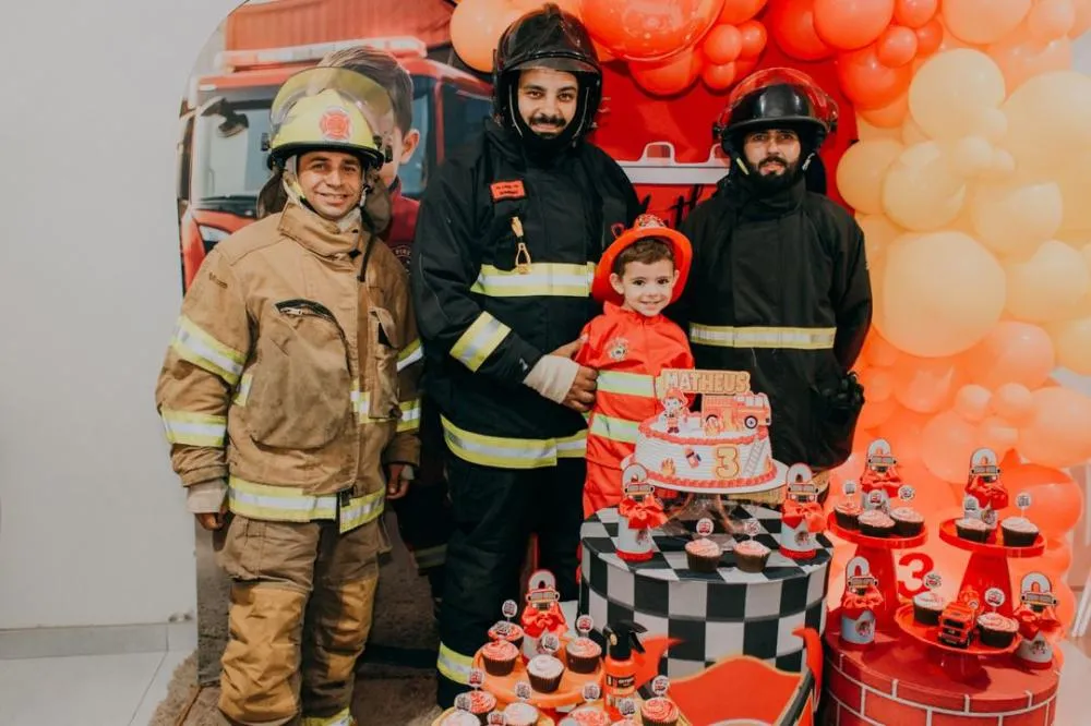 Aniversário de Matheus emociona com surpresa dos Bombeiros Voluntários em Tenente Portela