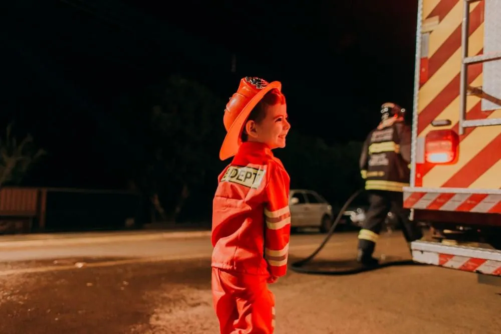 Aniversário de Matheus emociona com surpresa dos Bombeiros Voluntários em Tenente Portela
