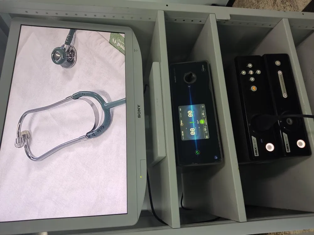 Foto ilustra que o equipamento tem elevado nível de precisão, melhorando a visualização durante os procedimentos. Fotos: Divulgação/Ascom