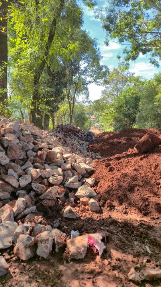 Prefeito acompanha obras de calçamento em comunidades do interior