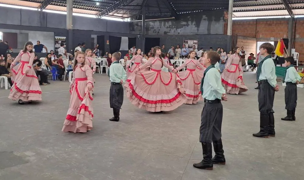 Invernadas do CTG Querência Gaúcha encantam em apresentações regionais