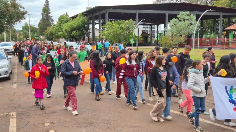Maio Laranja mobiliza comunidade em caminhada de conscientização em Tenente Portela