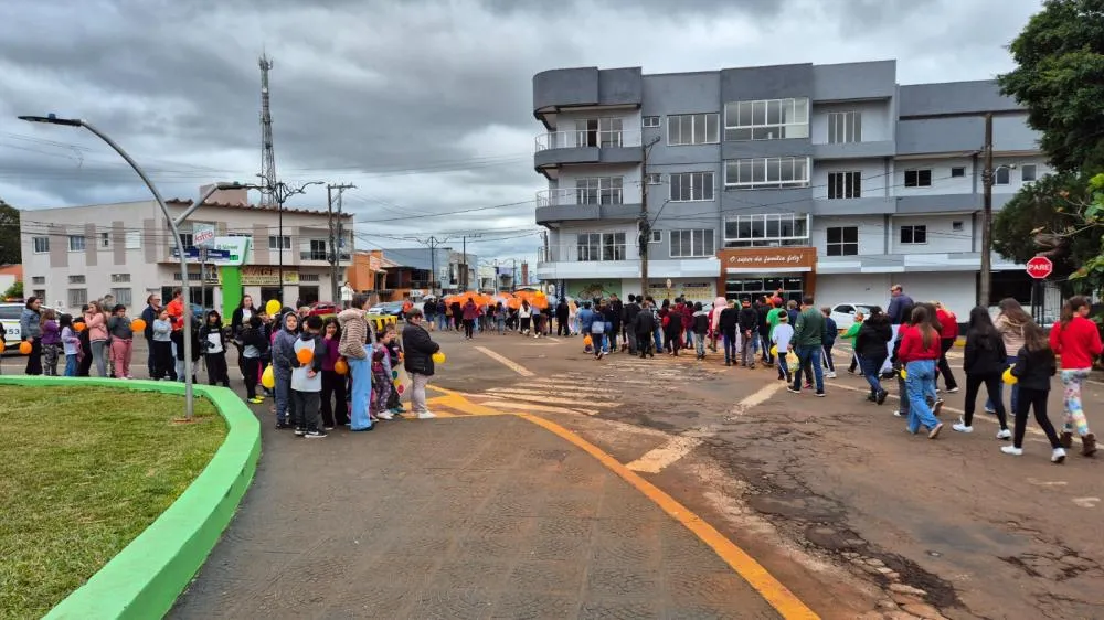 Maio Laranja mobiliza comunidade em caminhada de conscientização em Tenente Portela