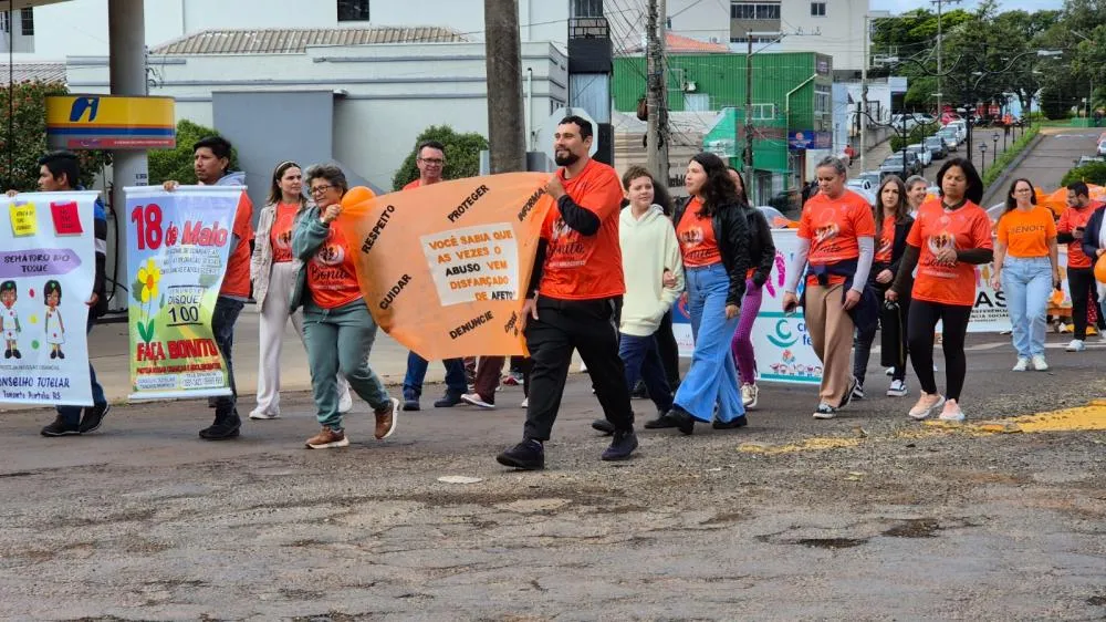 Maio Laranja mobiliza comunidade em caminhada de conscientização em Tenente Portela