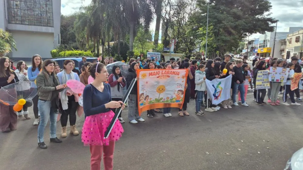 Maio Laranja mobiliza comunidade em caminhada de conscientização em Tenente Portela