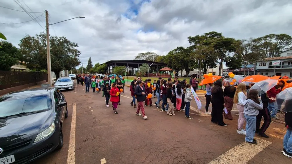 Maio Laranja mobiliza comunidade em caminhada de conscientização em Tenente Portela