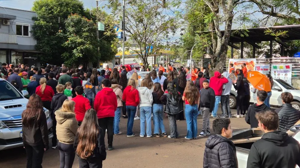 Maio Laranja mobiliza comunidade em caminhada de conscientização em Tenente Portela