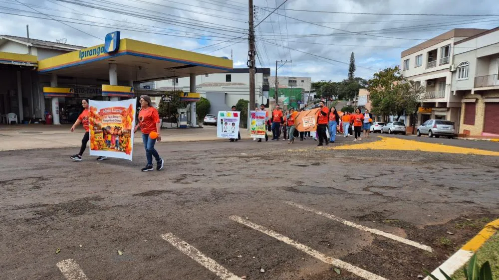 Maio Laranja mobiliza comunidade em caminhada de conscientização em Tenente Portela