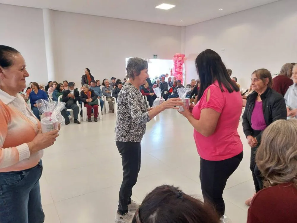 Vista Gaúcha realiza entrega de kits do Programa Mãe Gaúcha