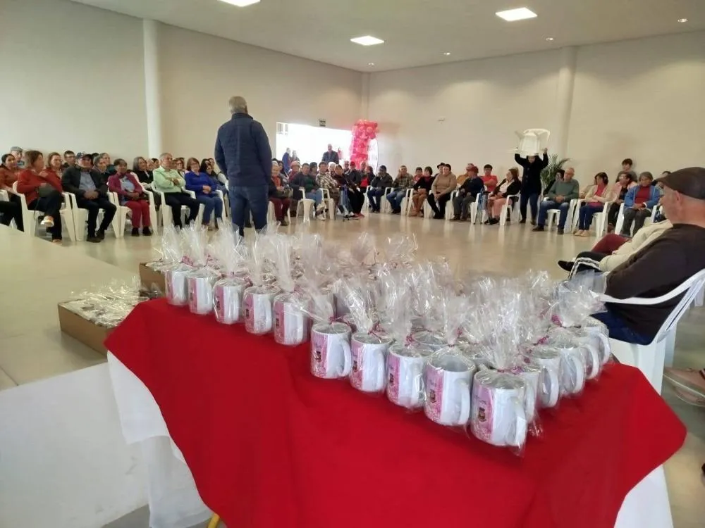 Vista Gaúcha realiza entrega de kits do Programa Mãe Gaúcha